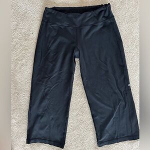 lululemon athletica women’s Black Capris pants